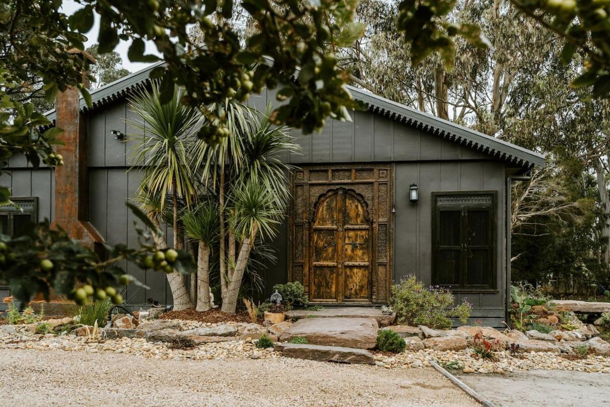 The Temple - Country Farm Retreat Villa Launching Place Buitenkant foto