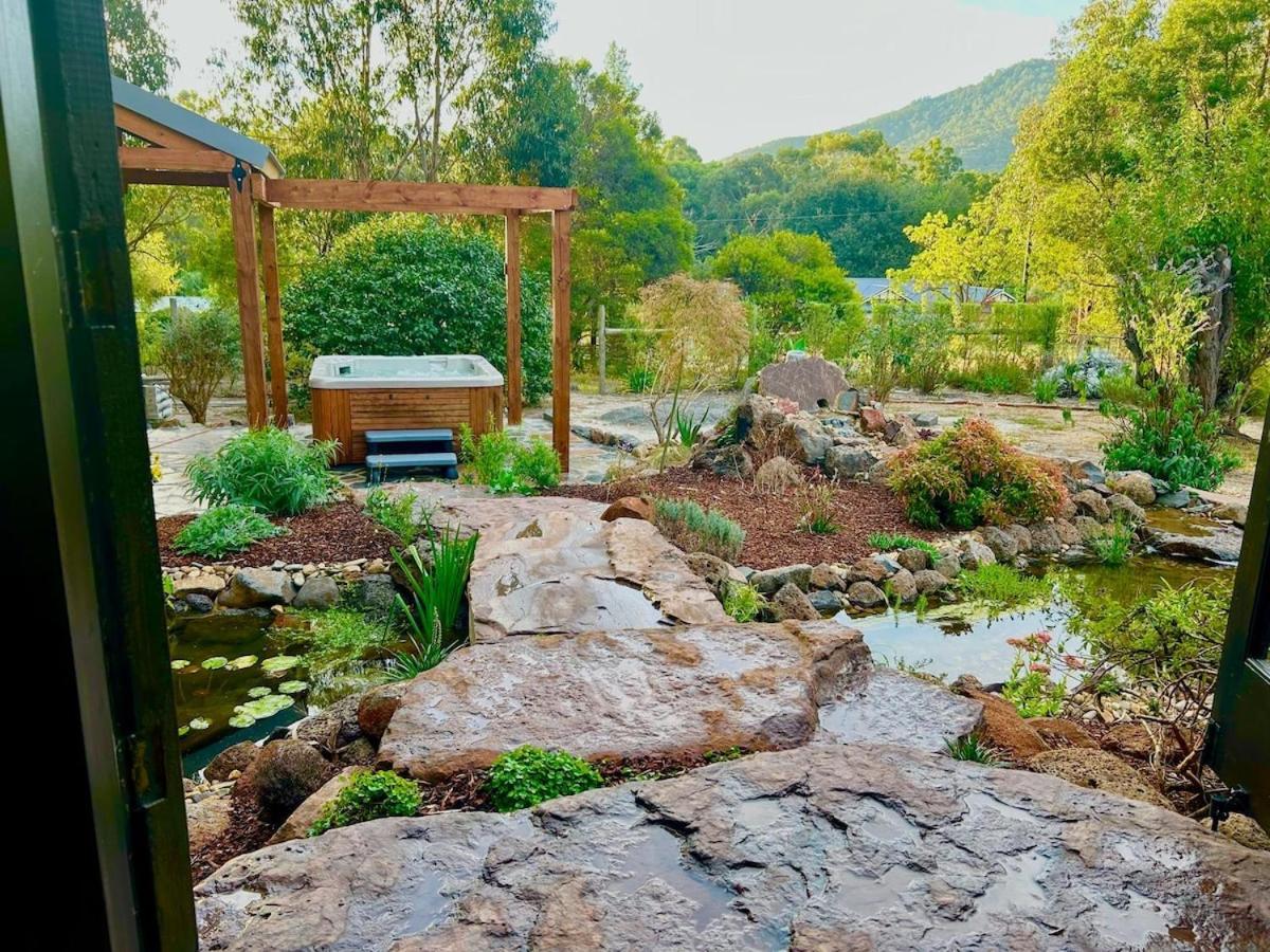 The Temple - Country Farm Retreat Villa Launching Place Buitenkant foto
