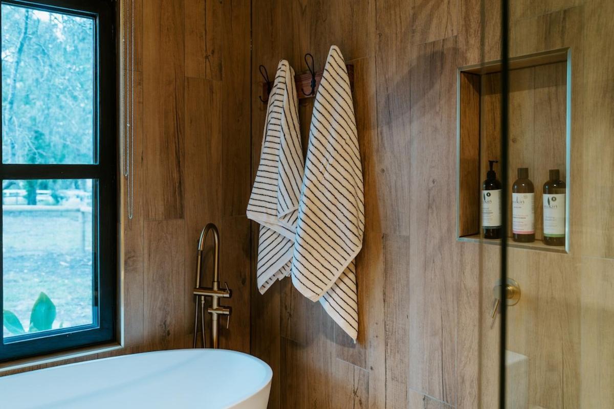 The Temple - Country Farm Retreat Villa Launching Place Buitenkant foto