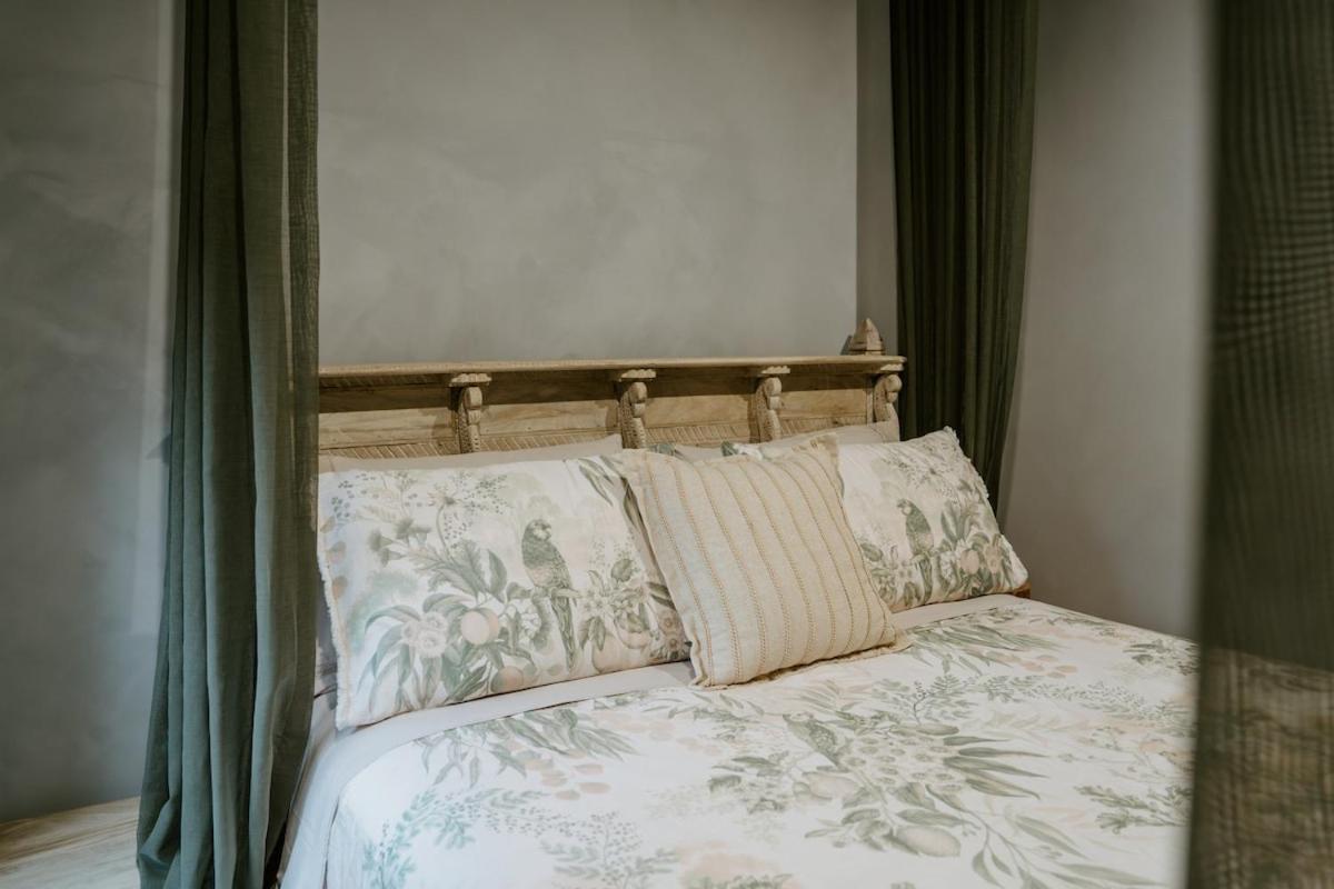The Temple - Country Farm Retreat Villa Launching Place Buitenkant foto