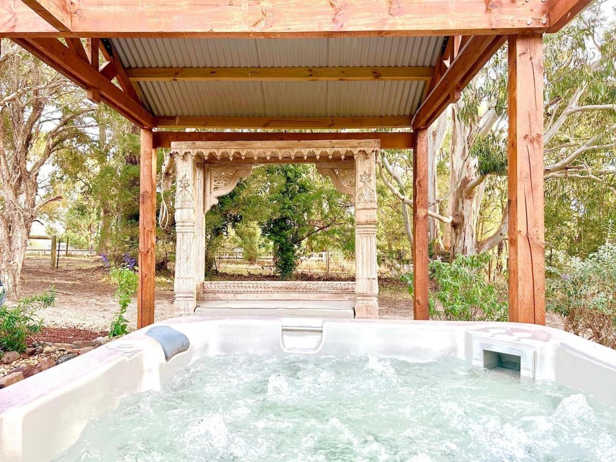 The Temple - Country Farm Retreat Villa Launching Place Buitenkant foto