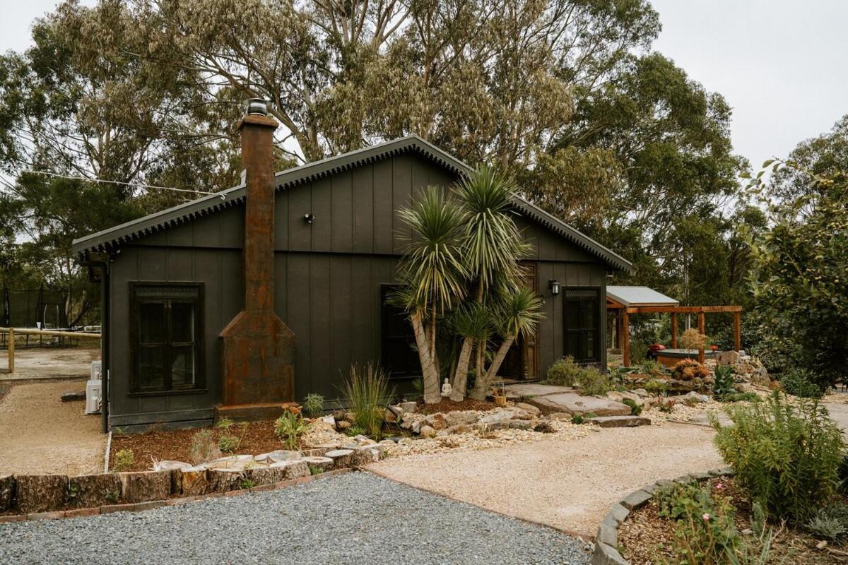 The Temple - Country Farm Retreat Villa Launching Place Buitenkant foto